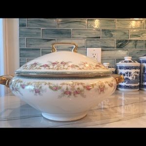 T&V Limoges Soup Tureen w Handles NO Ladle